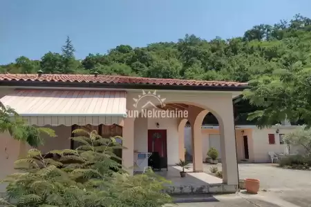 LABIN, ISTRIA, BELLA CASA INDIPENDENTE CON AMPIO GIARDINO