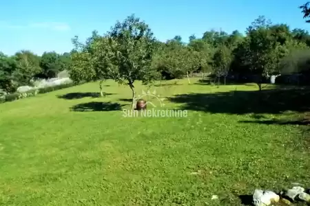 LABIN, ISTRA, RENOVIRANA KUĆA SA DVA STANA I BAZENOM U OKOLICI GRADA