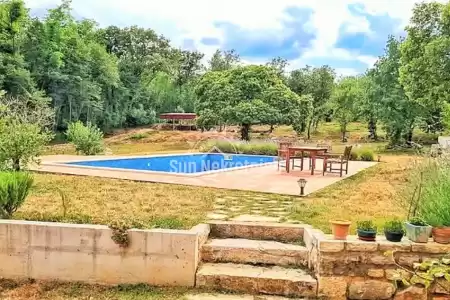 LABIN, BELLISSIMA CASA IN PIETRA CON PISCINA SU UN TERRENO DI 4600 M2