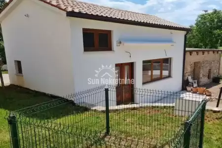 LABIN, BELLISSIMA CASA IN PIETRA CON PISCINA SU UN TERRENO DI 4600 M2