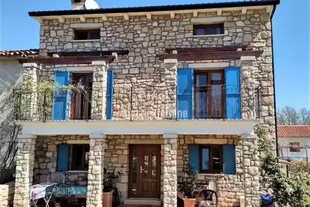 LABIN, BELLISSIMA CASA IN PIETRA CON PISCINA SU UN TERRENO DI 4600 M2