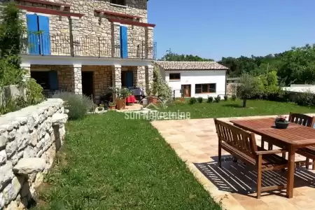 LABIN, BELLISSIMA CASA IN PIETRA CON PISCINA SU UN TERRENO DI 4600 M2