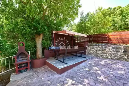 LABIN, RABAC, SVETA MARINA, ISTRIA, HOUSE IN EXCELLENT LOCATION, 100 M FROM THE SEA