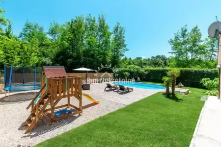 LABIN, ISTRIA, HOUSE WITH SWIMMING POOL SURROUNDED BY GREENERY