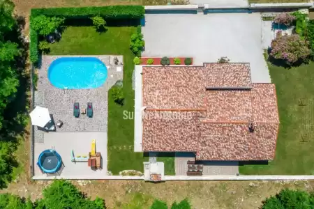 LABIN, ISTRIA, CASA CON PISCINA IMMERSA NEL VERDE