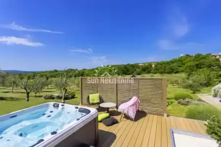 LABIN, ISTRIA, BELLISSIMA CASA MODERNA CON PISCINA E OLIVA