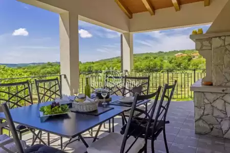 LABIN, ISTRIEN, SCHÖNES MODERNES HAUS MIT POOL UND OLIVENBAUM