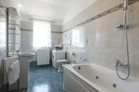 LABIN,ISTRA, PREKRASNA KUĆA SA BAZENOM U OKOLICI LABINA