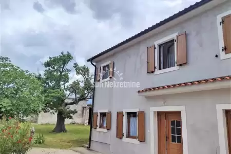 LABIN, ISTRIA, RENOVATED DOUBLE STONE HOUSE WITH OUTER BUILDING