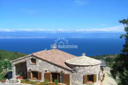 MOŠĆENIČKA DRAGA, FANTASTICA VILLA IN PIETRA CON VISTA MARE PANORAMICA