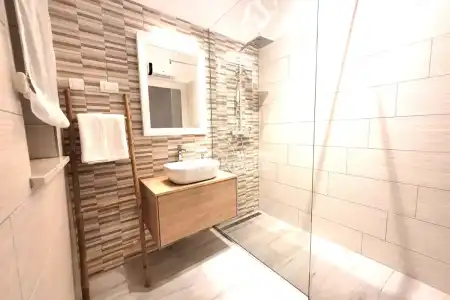 MARČANA, ISTRA, PREDIVNA  NOVOGRADNJA SA BAZENOM U MIRNOM SEOSKOM OKRUŽENJU