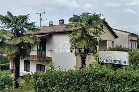 PAZIN, ISTRIA, CASA UNIFAMILIARE CON DUE APPARTAMENTI