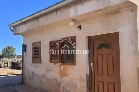 POREČ, ISTRIA, CASA IN PIETRA RISTRUTTURATA NEI DINTORNI