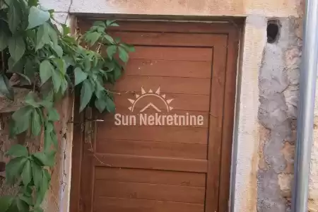 POREČ, ISTRIA, CASA IN PIETRA RISTRUTTURATA NEI DINTORNI