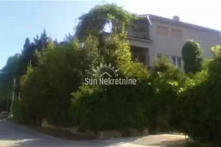 PULA, ISTRA, APARTMANSKA KUĆA SA BAZENOM, UDALJENA 150 M OD PLAŽE