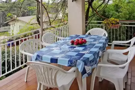 POLA, ISTRIA, CASA APPARTAMENTI CON PISCINA, 150 M DALLA SPIAGGIA