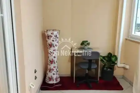 PULA, ISTRA, PREDIVAN STAN U PRIZEMLJU SA PARKIRNIM MJESTOM
