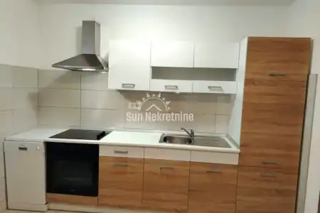PULA, ISTRA, PREDIVAN STAN U PRIZEMLJU SA PARKIRNIM MJESTOM