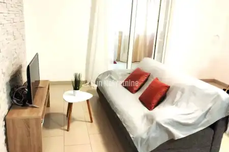 PULA, ISTRA, PREDIVAN STAN U PRIZEMLJU SA PARKIRNIM MJESTOM