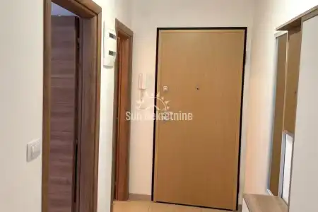 PULA, ISTRA, PREDIVAN STAN U PRIZEMLJU SA PARKIRNIM MJESTOM