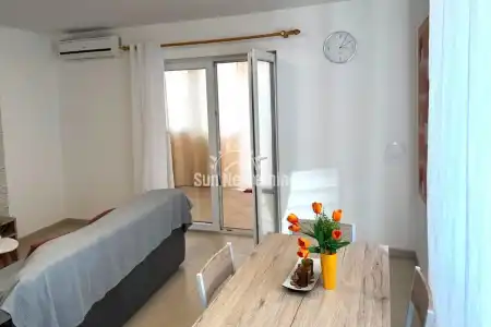 PULA, ISTRA, PREDIVAN STAN U PRIZEMLJU SA PARKIRNIM MJESTOM
