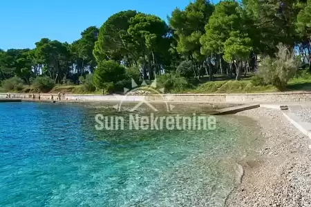 PULA, ISTRIEN, WOHNUNG IM 2. STOCK, VOM MEER 150 M