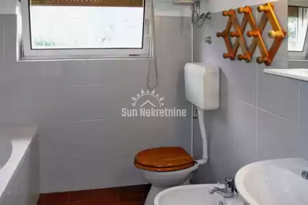 PULA, ISTRIEN, WOHNUNG IM 2. STOCK, VOM MEER 150 M