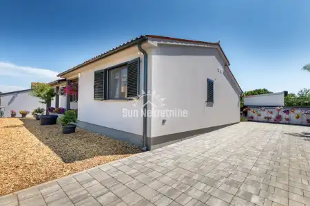 PULA, ŠTINJAN, ISTRA, LUKSUZNA  NOVOGRADNJA  U BLIZINI MORA