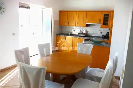 RABAC, ISTRA, PROSTARAN STAN SA PANORAMSKIM POGLEDOM NA MORE