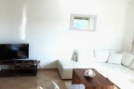 RABAC, ISTRA, PROSTARAN STAN SA PANORAMSKIM POGLEDOM NA MORE