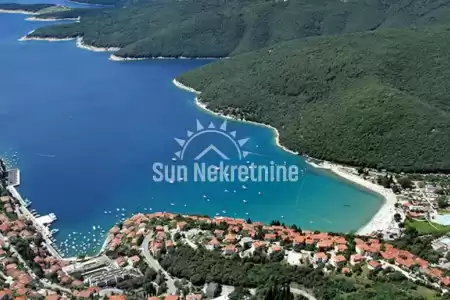 RABAC, ISTRIEN, BÜROGEBÄUDE AM MEER