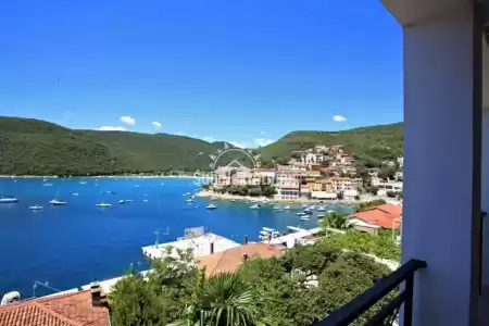 RABAC, ISTRIEN, SCHÖNE VILLA MIT SCHÖNEM MEERBLICK