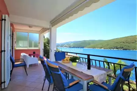 RABAC, ISTRIEN, SCHÖNE VILLA MIT SCHÖNEM MEERBLICK