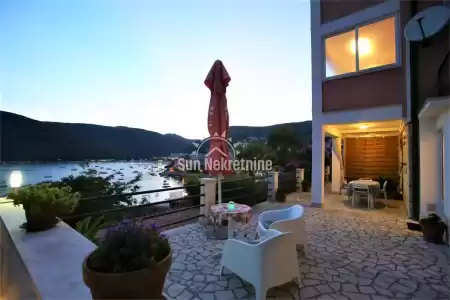 RABAC, ISTRIEN, SCHÖNE VILLA MIT SCHÖNEM MEERBLICK