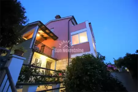 RABAC, ISTRIEN, SCHÖNE VILLA MIT SCHÖNEM MEERBLICK