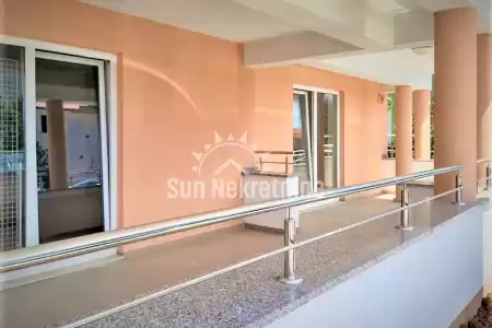 RABAC, ISTRIA, GROUND FLOOR APARTMENT WITH TWO LARGE TERRACES