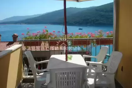 RABAC, ISTRIA, TWO APARTMENTS IN A GREAT LOCATION, 50 M FROM THE SEA