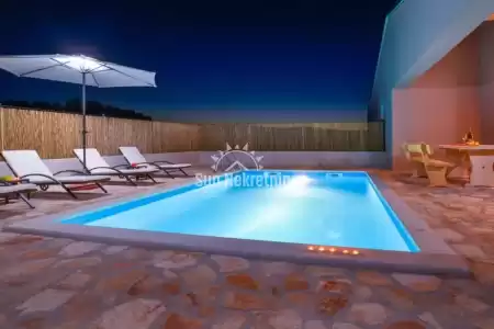 ROVINJ, ISTRIEN, NEU GEBAUTES HAUS MIT POOL