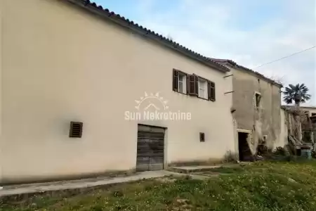 SVETA KATARINA, PIĆAN, ISTRIA, CASA CON PROPRIETA' RURALE E VISTA PANORAMICA