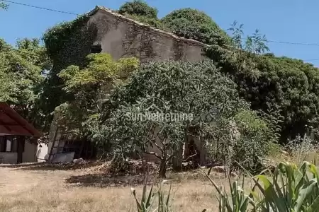 PIĆAN, ISTRIEN, ISTRISCHES STEINHAUS ZUR RENOVIERUNG IM UMLIEGENDEN DORF