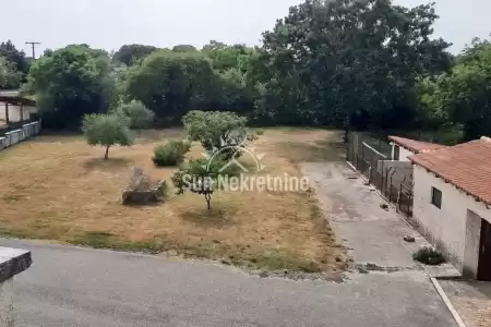 TINJAN, ISTRA, SAMOSTOJEĆA KUĆA SA PROSTRANOM OKUĆNICOM