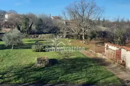 TINJAN, ISTRA, SAMOSTOJEĆA KUĆA SA PROSTRANOM OKUĆNICOM