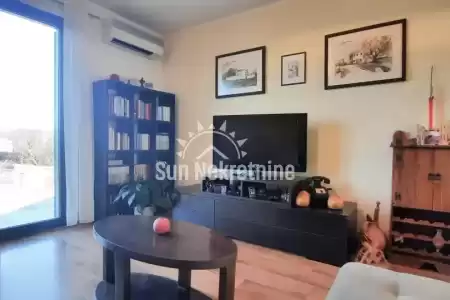 TINJAN, ISTRA, SAMOSTOJEĆA KUĆA SA PROSTRANOM OKUĆNICOM