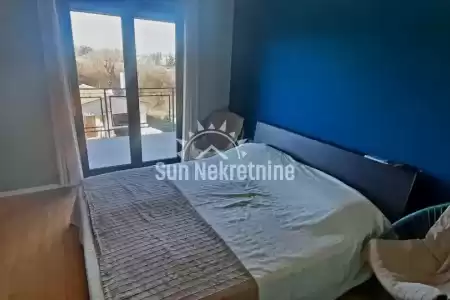 TINJAN, ISTRA, SAMOSTOJEĆA KUĆA SA PROSTRANOM OKUĆNICOM