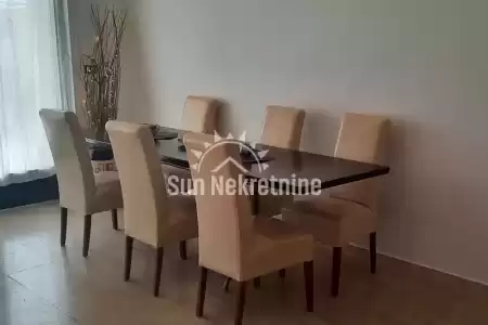 TINJAN, ISTRA, SAMOSTOJEĆA KUĆA SA PROSTRANOM OKUĆNICOM