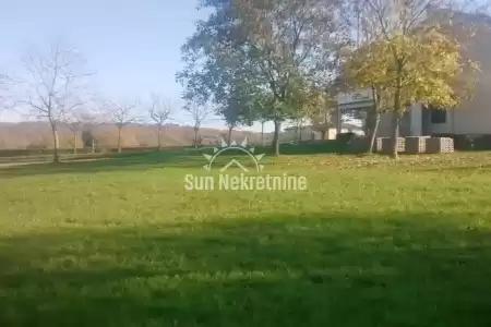 TINJAN, ISTRA, SAMOSTOJEĆA KUĆA SA PROSTRANOM OKUĆNICOM