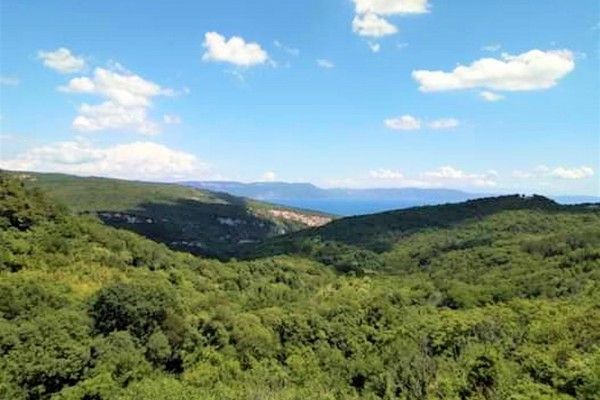 LABIN, ISTRA, JEDNOSOBAN STAN SA PREDIVNIM POGLEDOM NA MORE