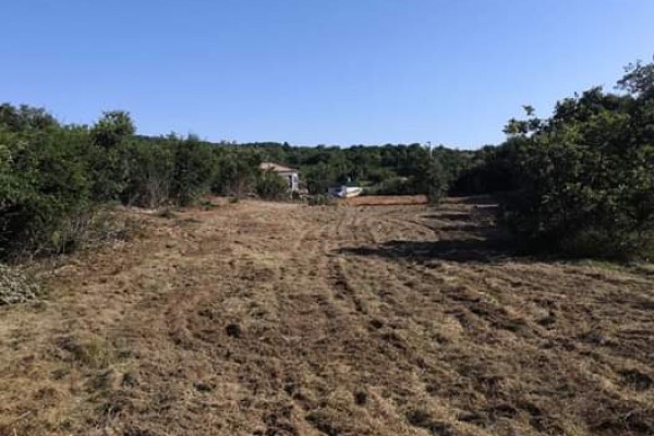 LABIN, ISTRA, GRAĐEVINSKO ZEMLJIŠTE SA PREKRASNIM POGLEDOM NA BREŽULJKE